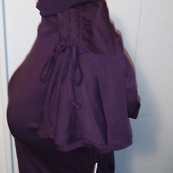 Burgundy Kensie turtleneck top w/ bell sleeves - Picture 3 of 4